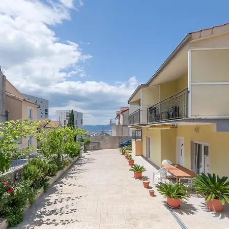 Sans Souci Split Apartment Exterior photo